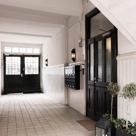 Apartament With Courtyard In The Heart Of *